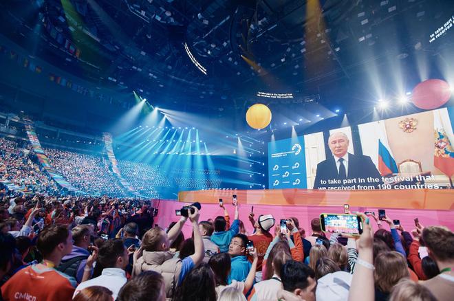 Путин пообщается с участниками фестиваля молодежи