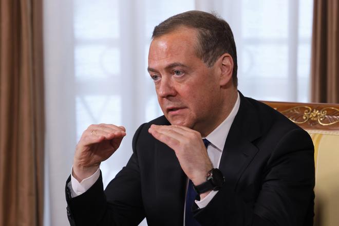 Медведев процитировал слова Путина о границах России