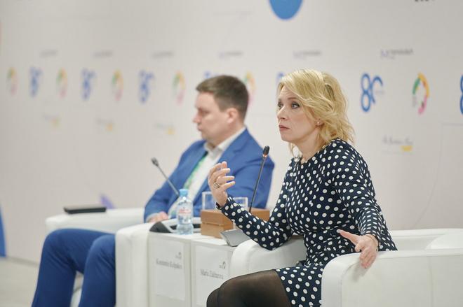 Захарова дала совет молодым дипломатам