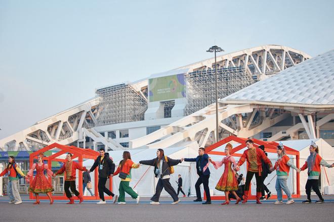На ВФМ провели самый многонациональный хоровод