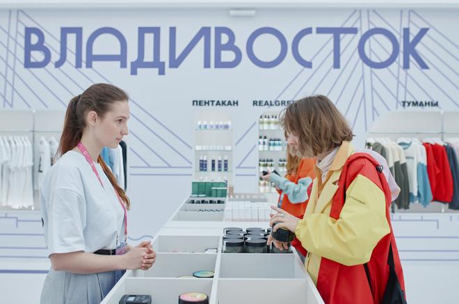 Магазин с брендами из Владивостока пользуется спросом на фестивале молодежи