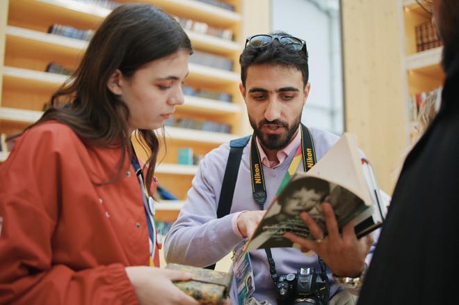 Участники ВФМ подарили книги открывшейся библиотеке университета "Сириус"